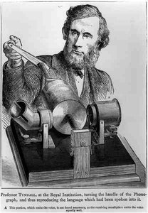 王立研究所のジョン・ティンダル教授（1820-93）、蓄音機のハンドルを回す 作： English School